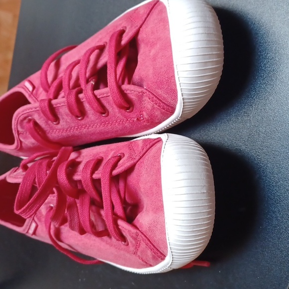 Red Palladium sneakers. - Picture 3 of 4